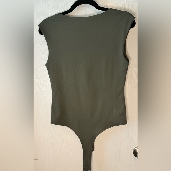 REORIA Women's Sexy Casual V Neck Double Lined Sleeveless Going Out Bodysuit - Picture 4 of 4